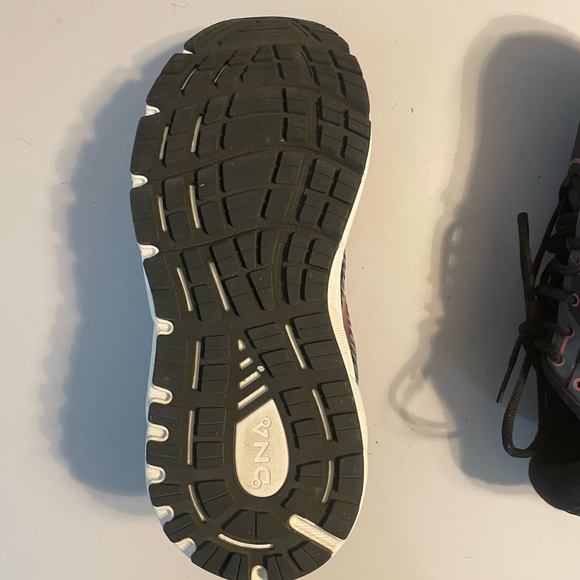 Brooks sneakers. Gender neutral. Never worn 9 1/2 2E. Black with pink - Picture 2 of 7